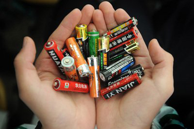 廢舊電池危害 /cxyq/20200220111306-FiEUiMB9a4x-MqqTzSPe5WfWKtyK.jpg