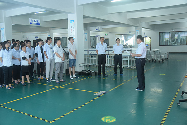 創(chuàng)想全體員工認(rèn)真聽(tīng)講 /cxyq/20200615150609-Fl-I5CQ79yDKMpGGqDAFuvyOe4FK.jpg