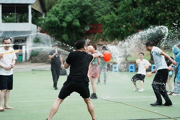 潑水大戰(zhàn) /cxyq/20230801091629-FmeAH88pk3Gmzb4jqXbvApfyFmsP.jpg