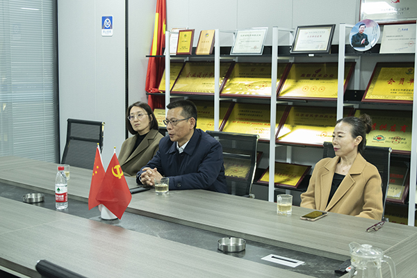 創(chuàng)想儀器與張副會(huì)長(zhǎng)一行進(jìn)行座談會(huì) /cxyq/20240328105534-FpTNj_zkIMbXdPWmQkpgftn_u2rE.jpg